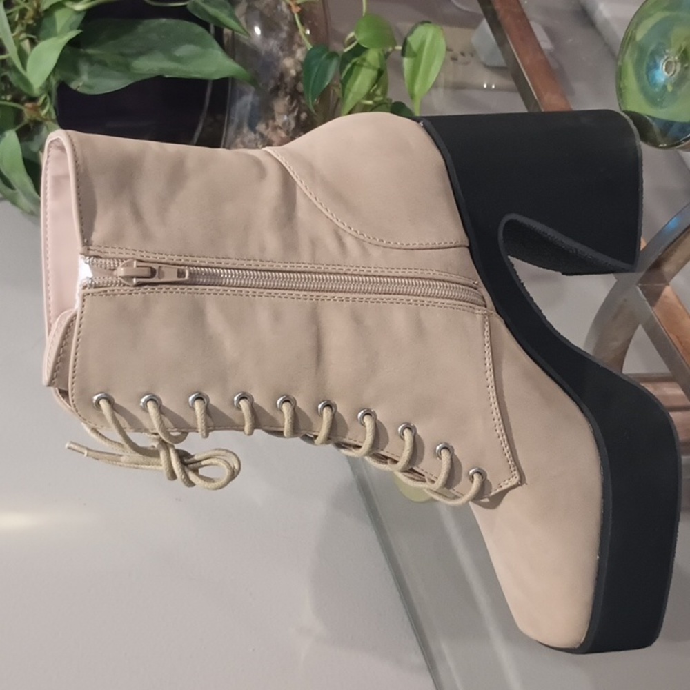 New Dolls Kill So Me Tan Suede Platform Boots Size 7.5